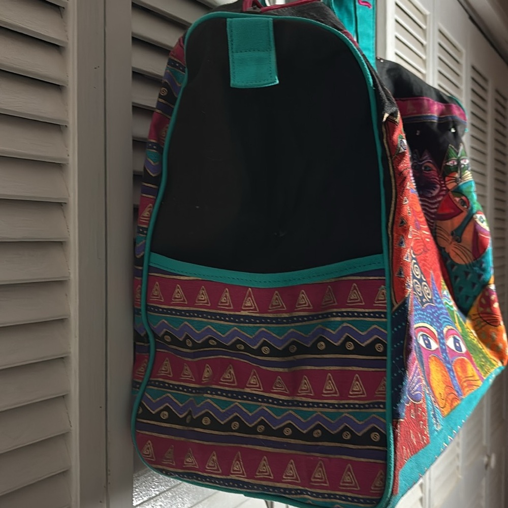 Laurel Burch Overnight View 4